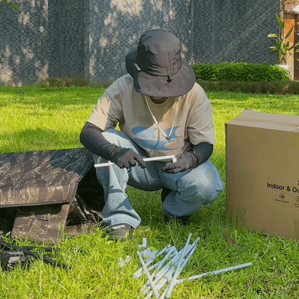 Furventi Flagship Outdoor Cat House Camouflage installation GIF picture 1 & Outdoor Stray Heated Cat House