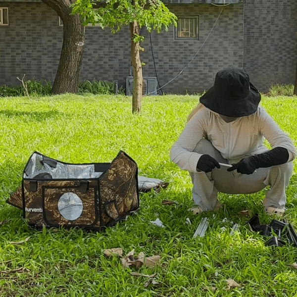 Furventi Rooftop Outdoor Cat House Leaves installation GIF picture 1 & Outdoor Stray Heated Cat House